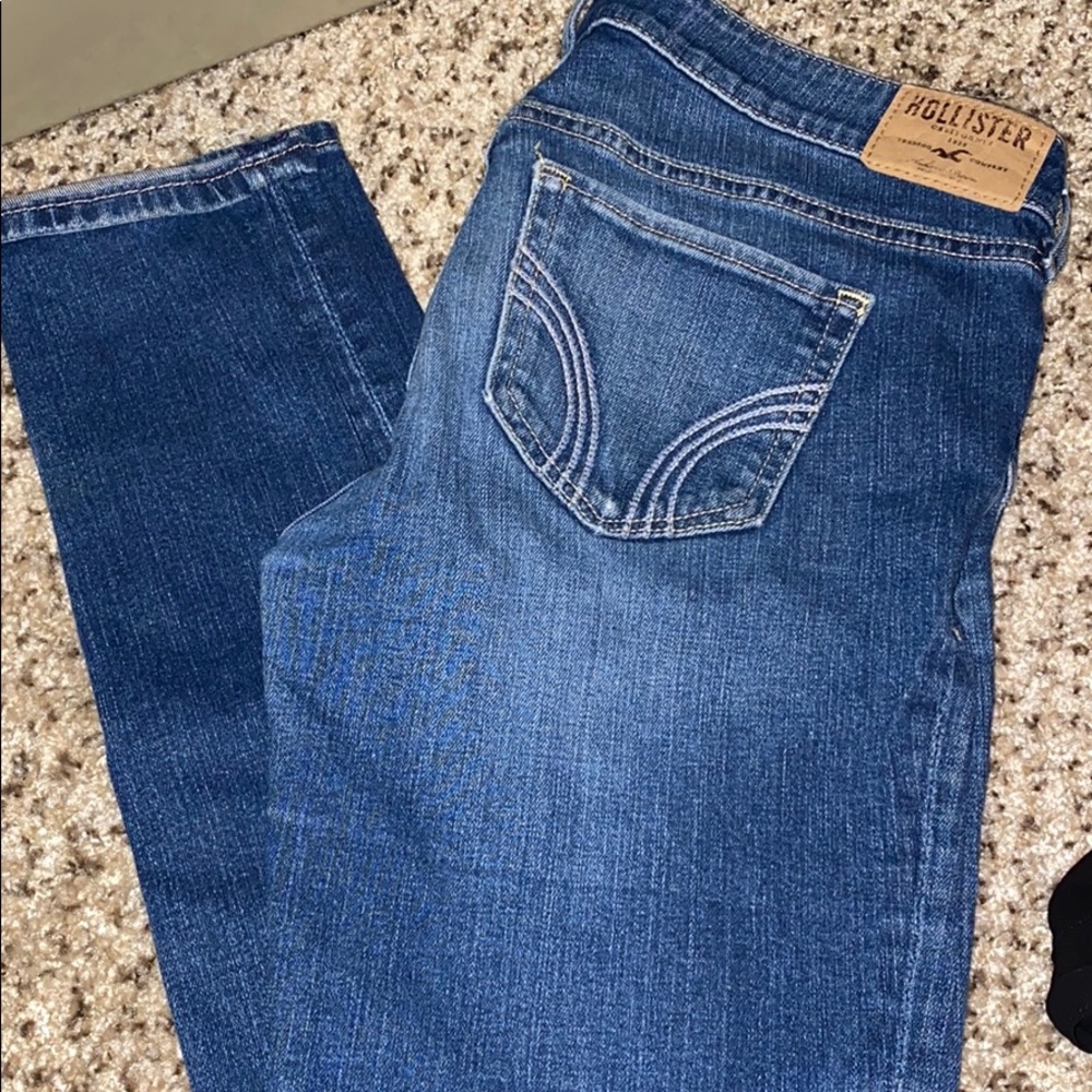Hollister jean size 27x29